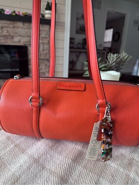 NEW Coach - Coachtopia Barrel Bag
In Coachtopia Leather - Vibrant Orange